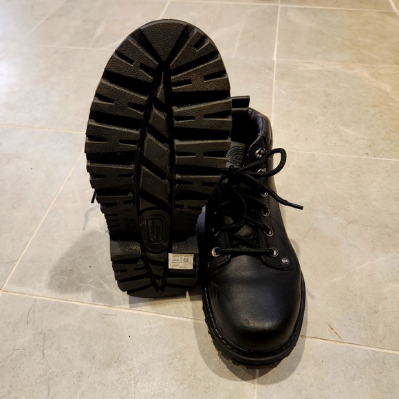 Sketchers Boots - Picture 4 of 5